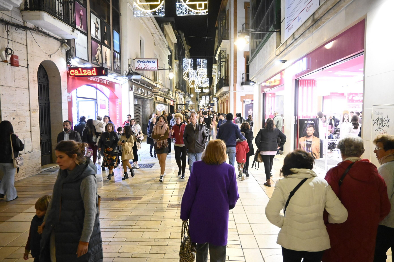Imágenes del alumbrado navideño en las calles de Huelva