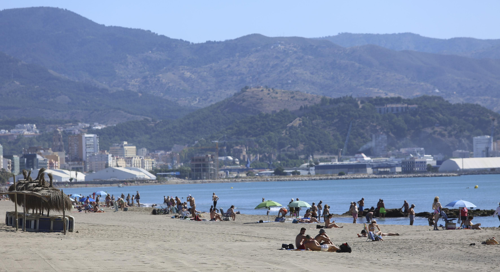 Fotos de la playa en Málaga, donde escapar del calor