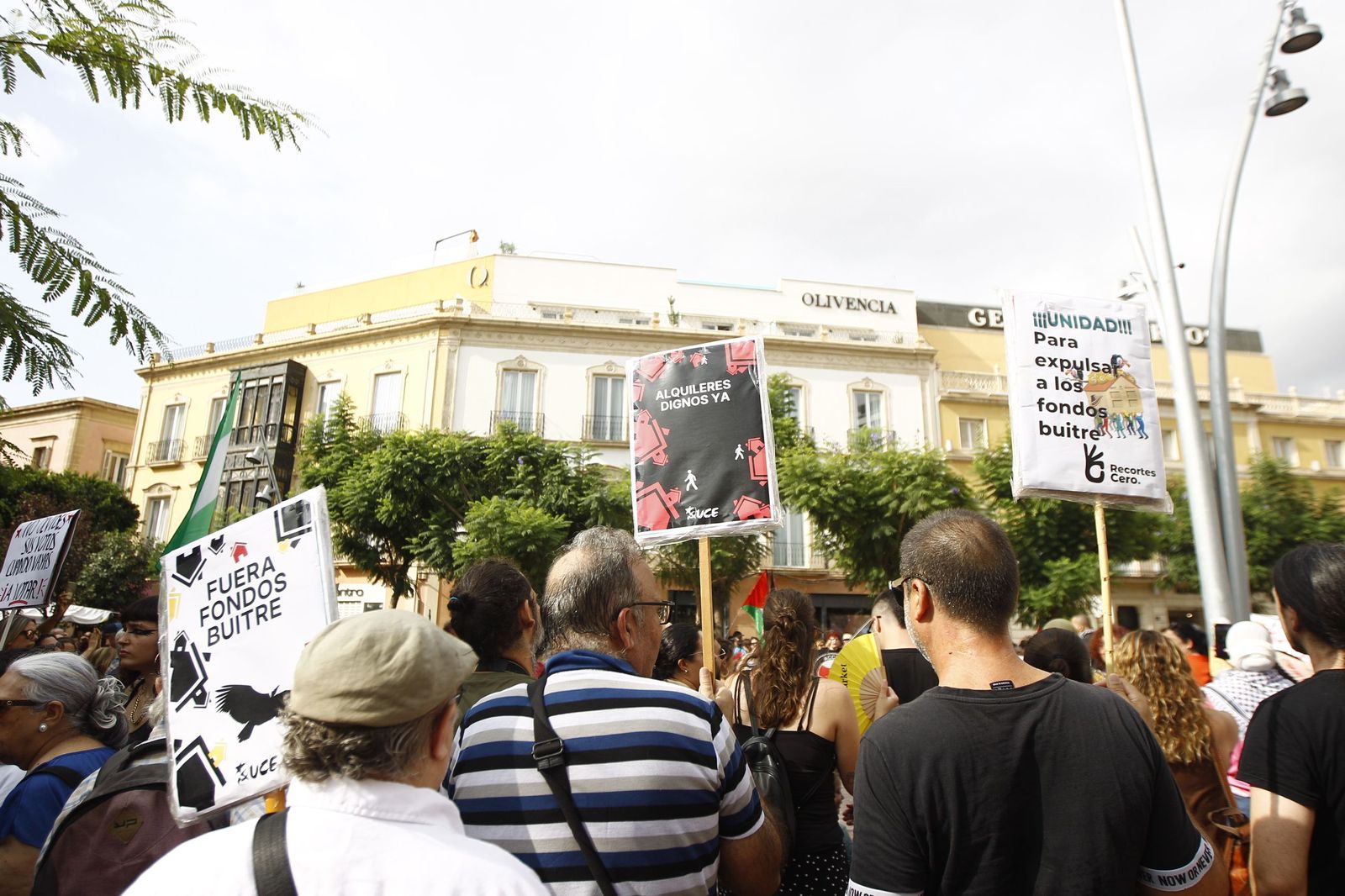 Manifestación en Almería por el derecho a la vivienda, en imágenes