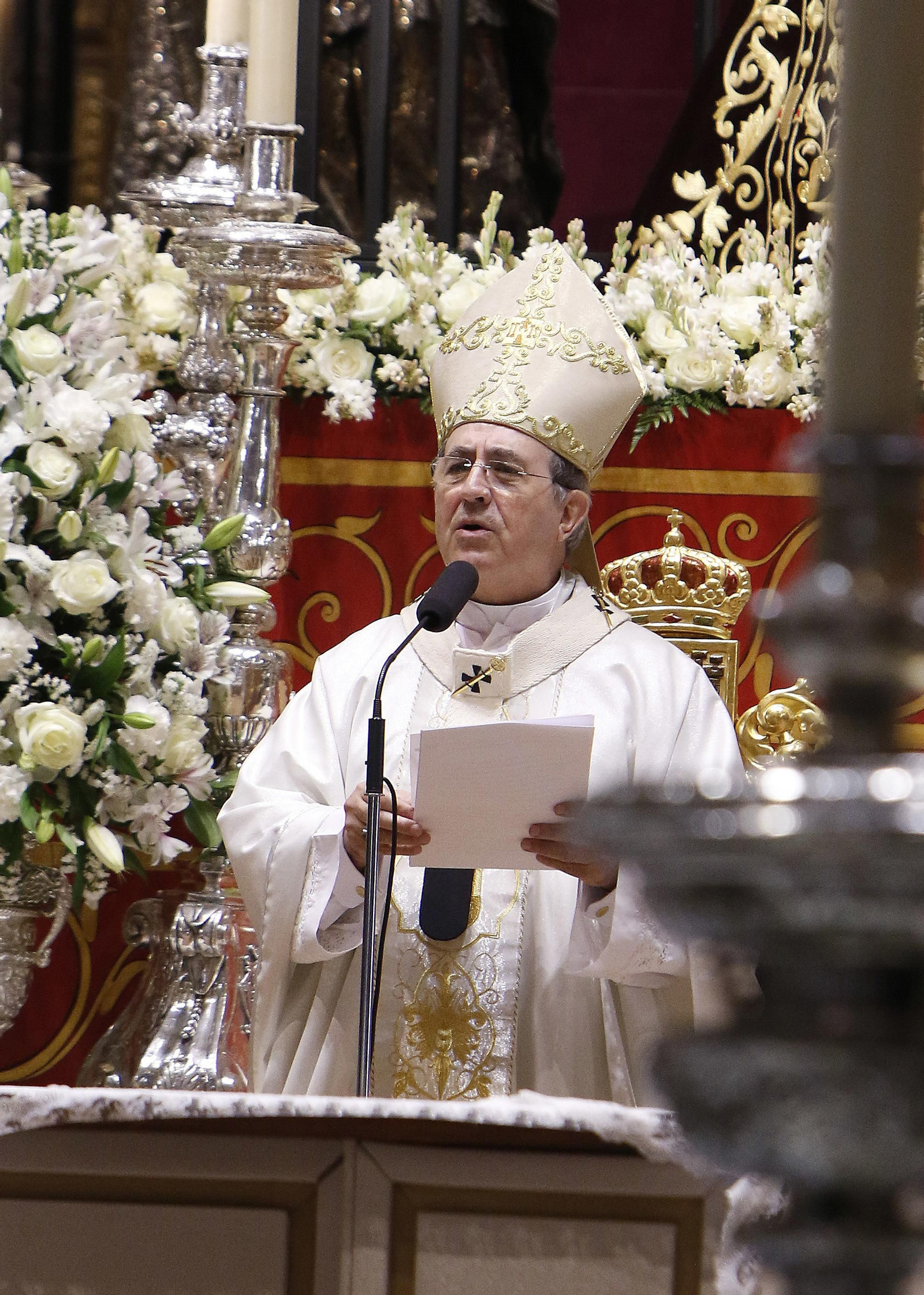 Imágenes de la Coronación de la Virgen de al Victoria y de su regreso a tu templo