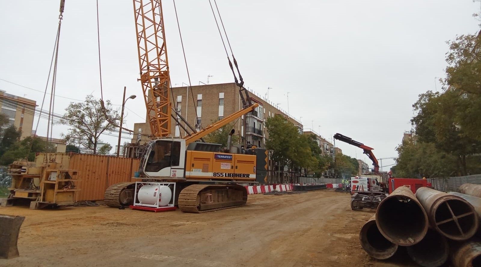 Obras del Metro en la calle Doctor Fedriani en la Macarena