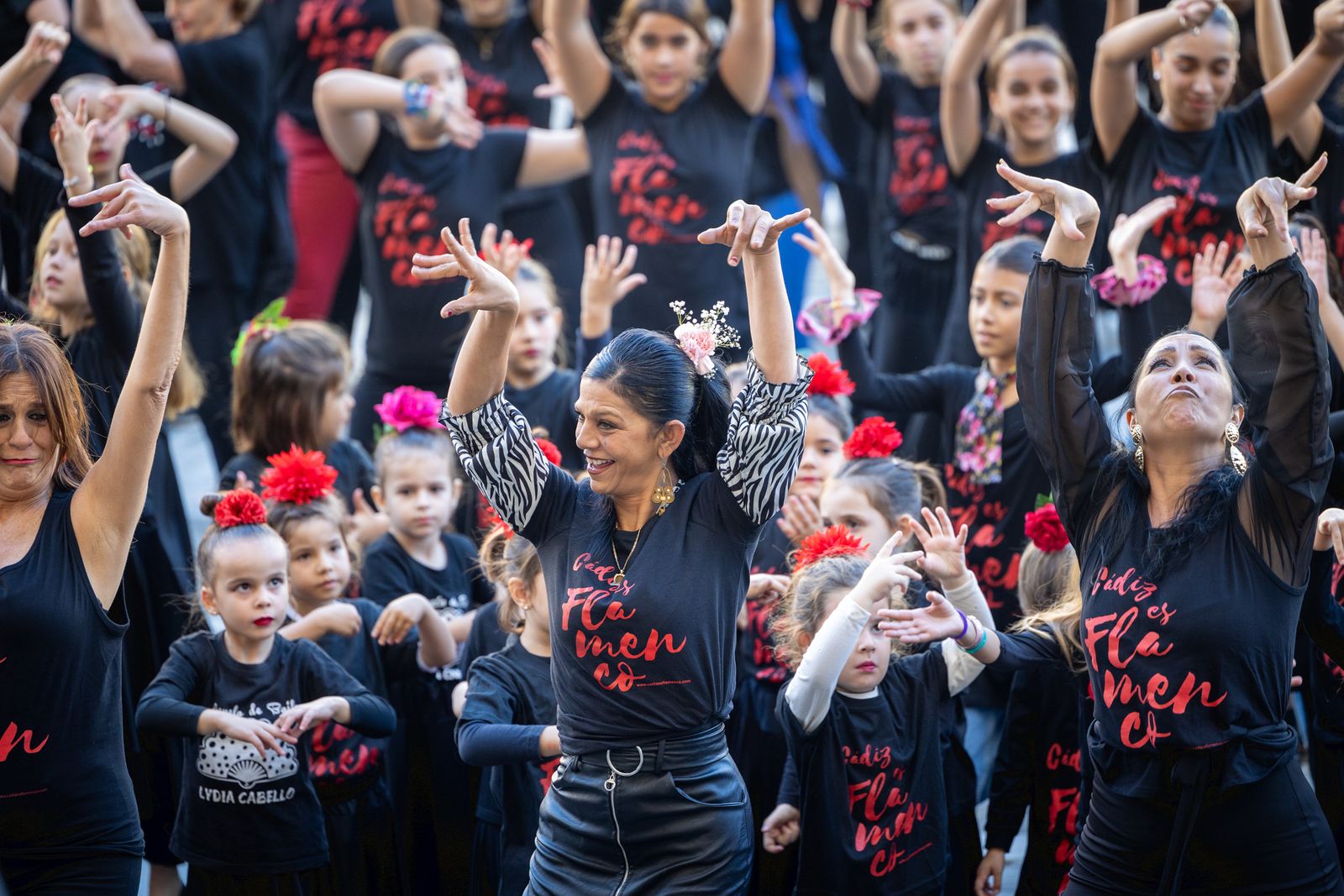 Imágenes del 'flashmob' por el Día del Flamenco en Cádiz