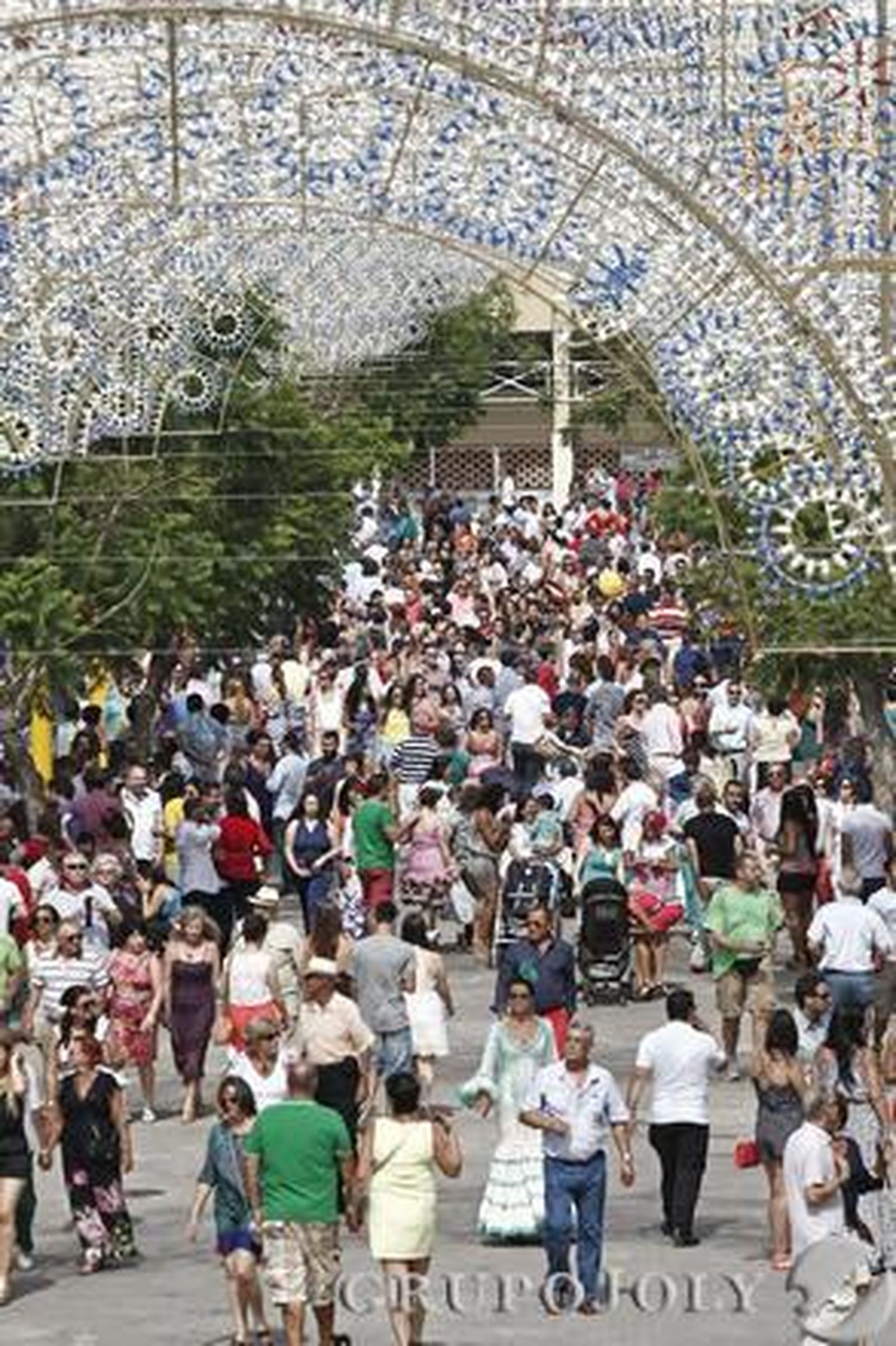 La Feria reúne a miles de personas en su jornada más esperada y en un año en el que se recuerda a Paco de Lucía

Foto: Erasmo Fenoy