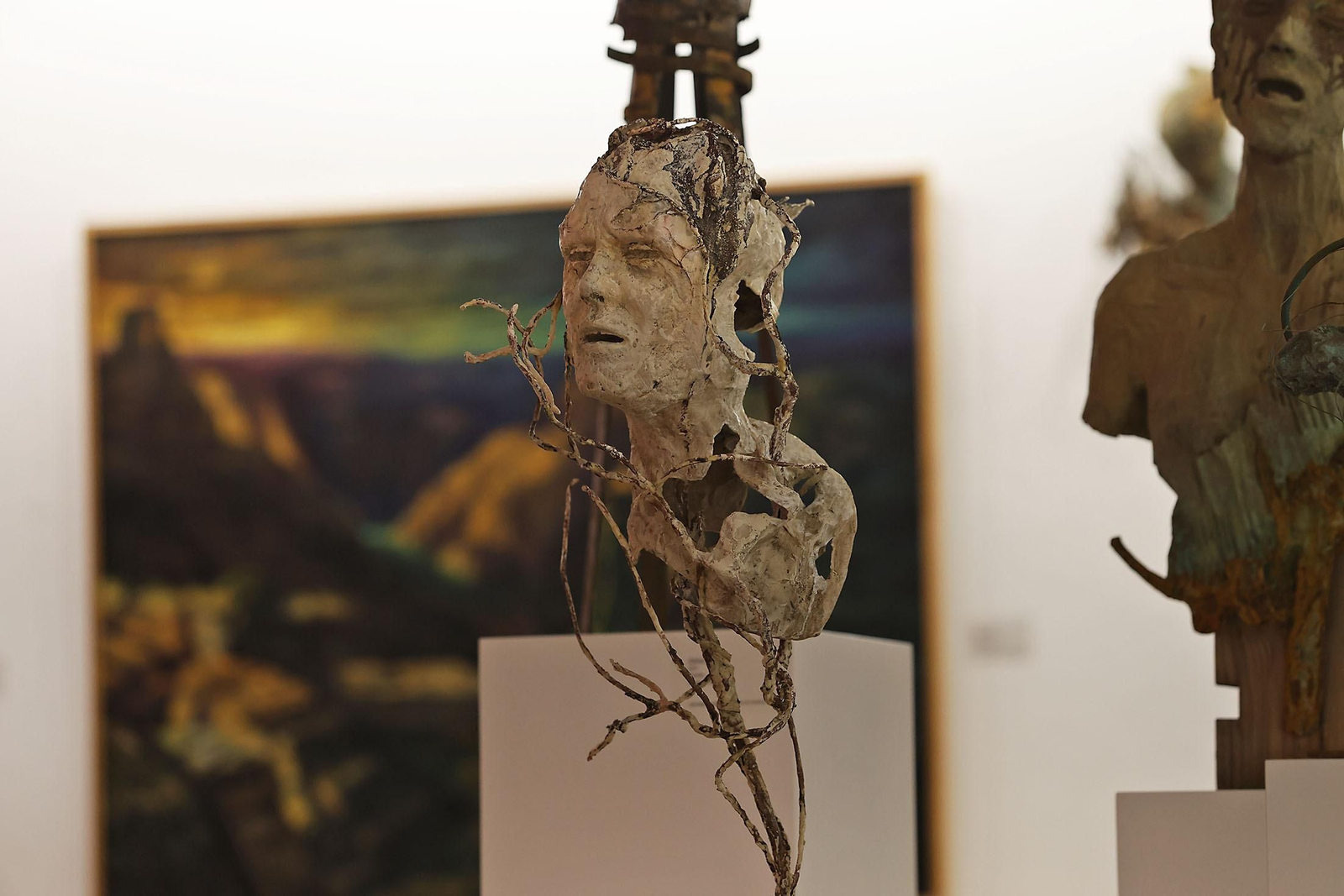 Imágenes de la inauguración de la muestra 'Camino de Perfección' del pintor Antonio Belmonte