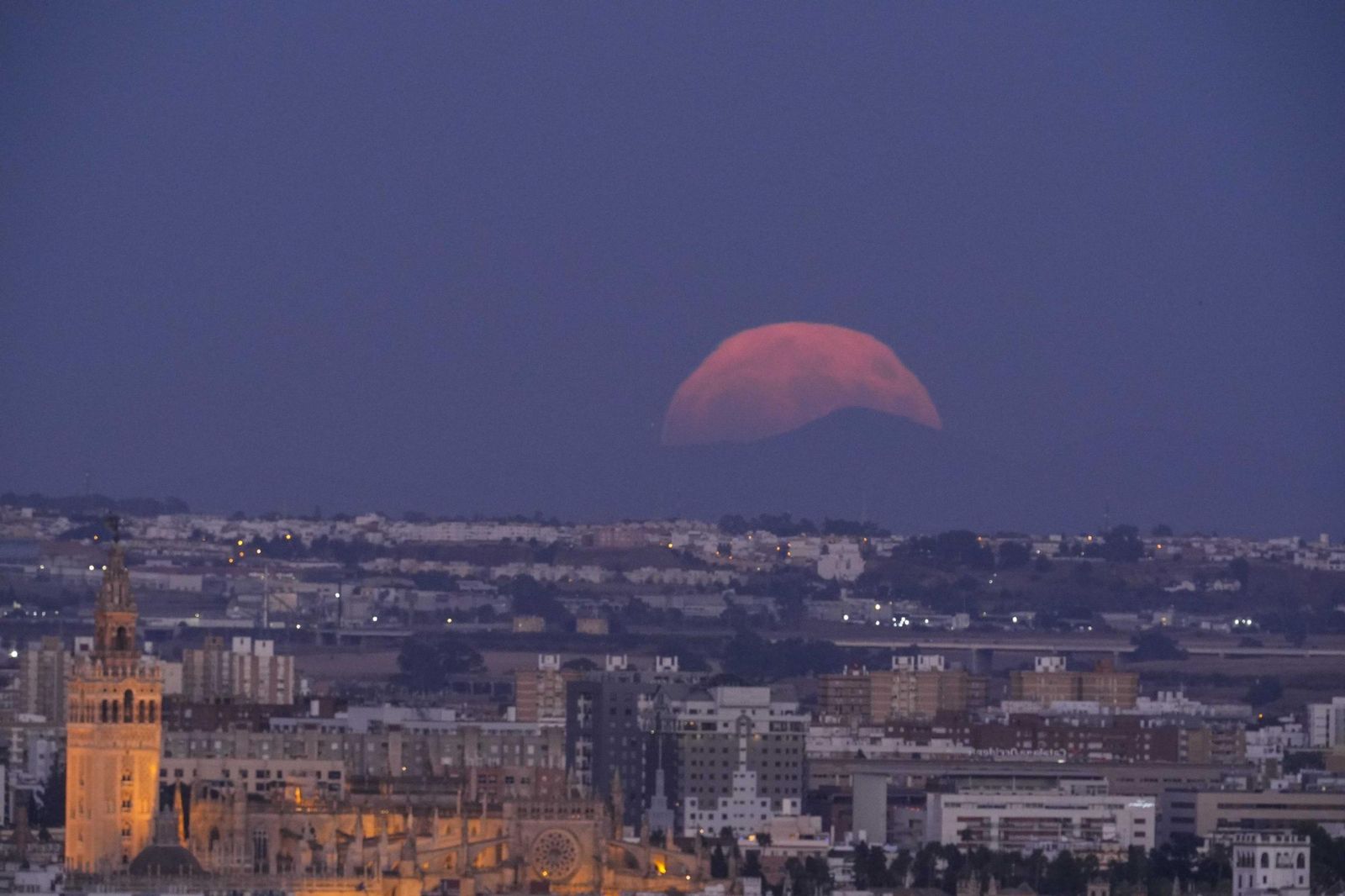 La Superluna azul captada en diferentes partes del planeta: un disfrute visual de la Luna del Esturión