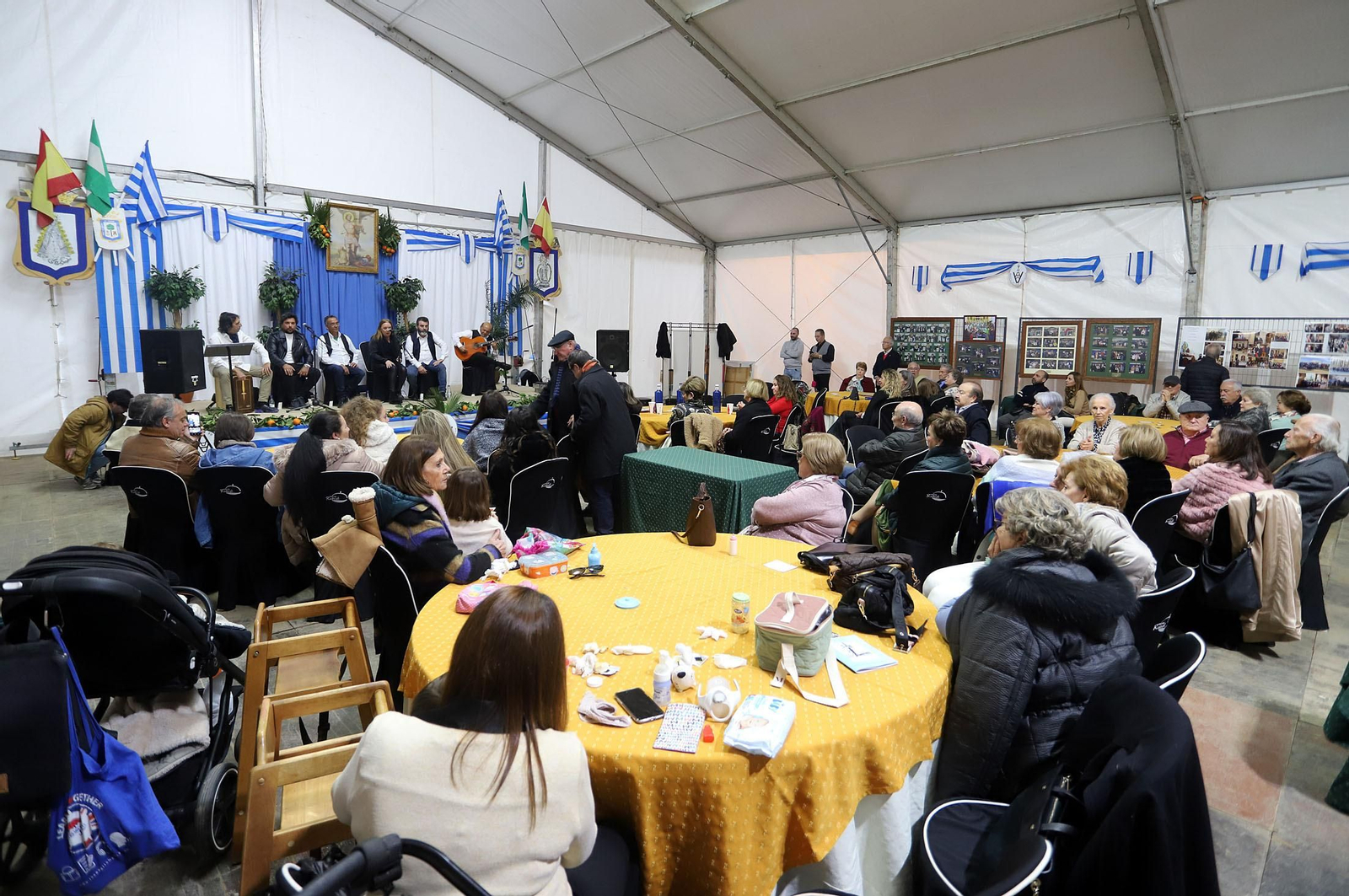 Imágenes del ambiente en la carpa y cacharritos de San Sebastián
