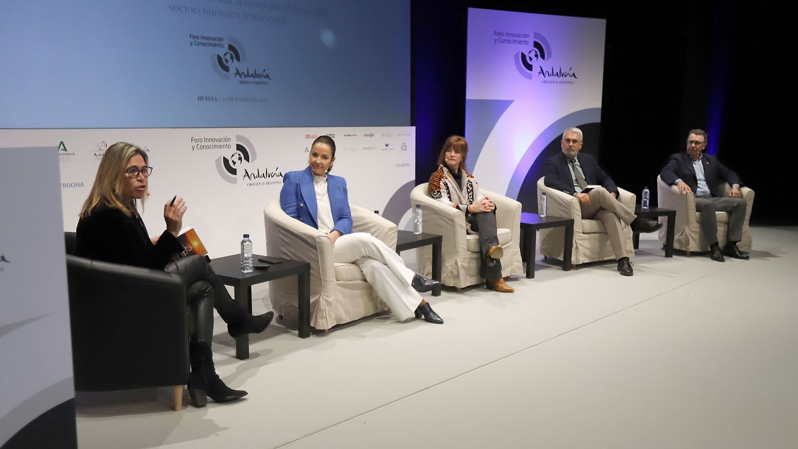 Una de las mesas redondas que tuvieron lugar en el foro.