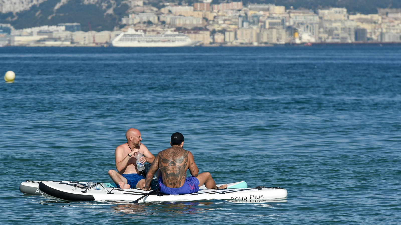 Fotos de la tarde en la playa del El Rinconcillo en plena ola de calor