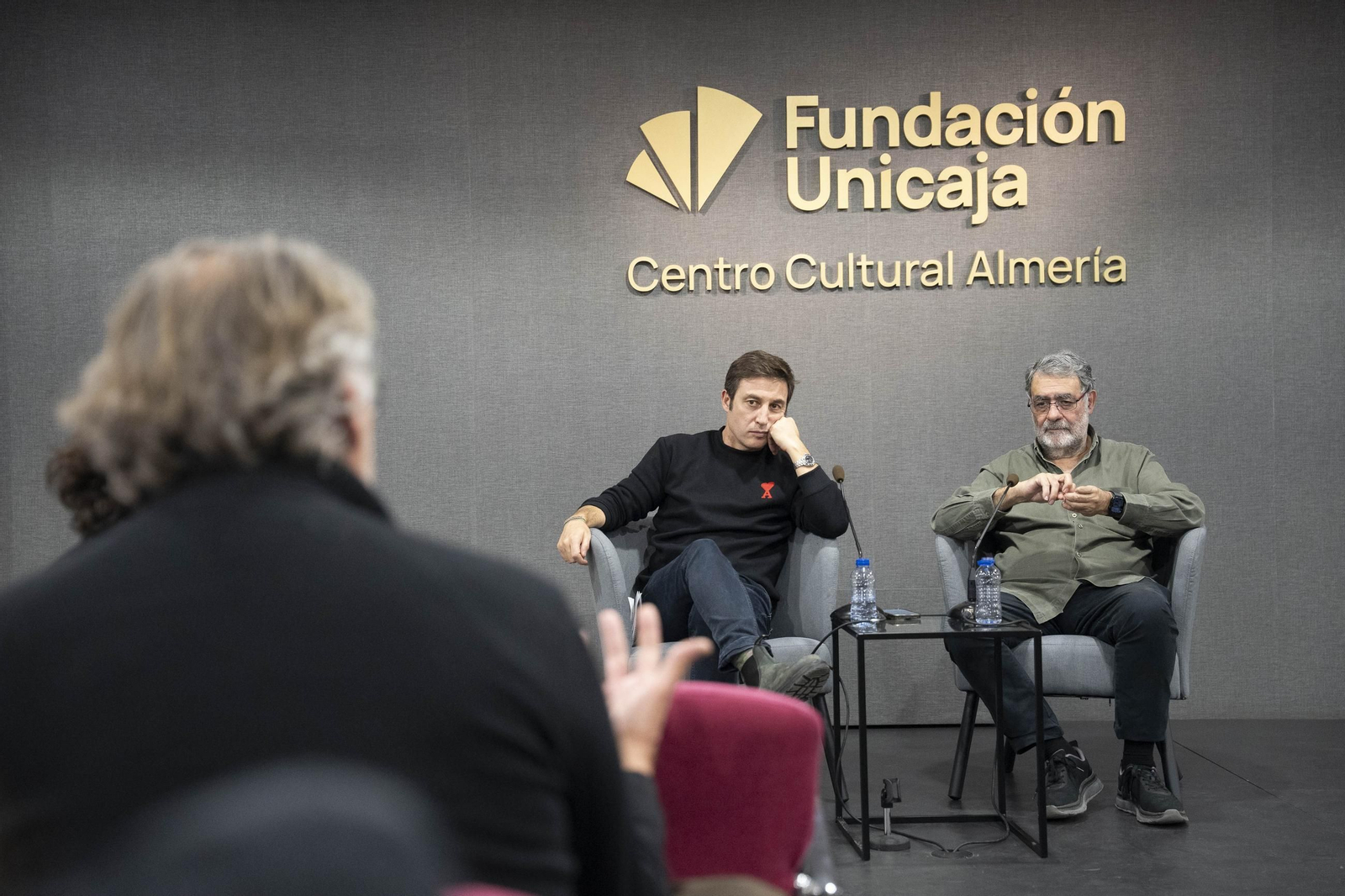 “Cuando las imágenes pierden su cuerpo”: Un diálogo entre Sema D’Acosta y Joan Fontcuberta sobre materia, memoria y la transformación posfotográfica