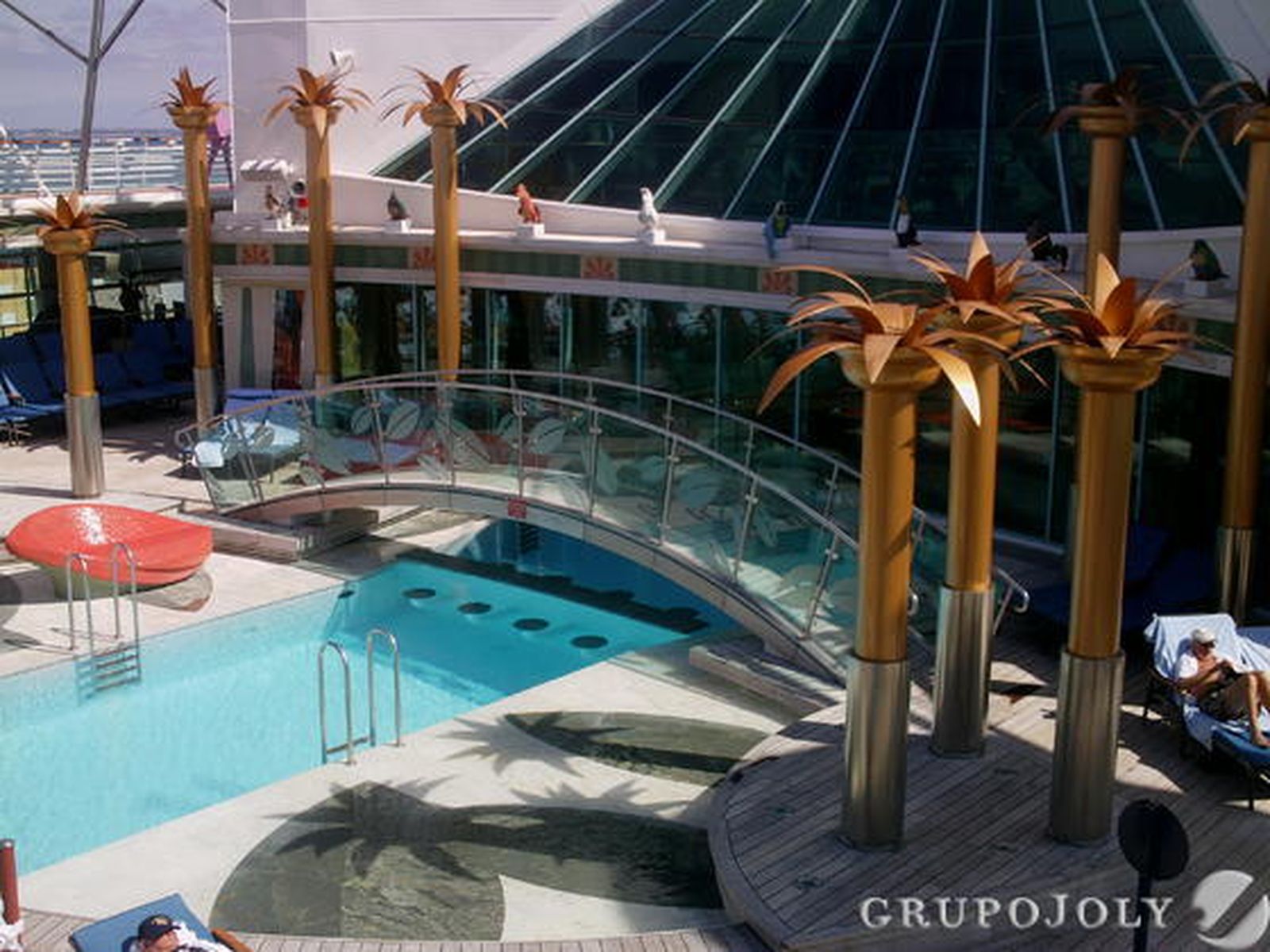 Imágenes del interior del crucero, una auténtica ciudad flotante

Foto: Rosa Gomez