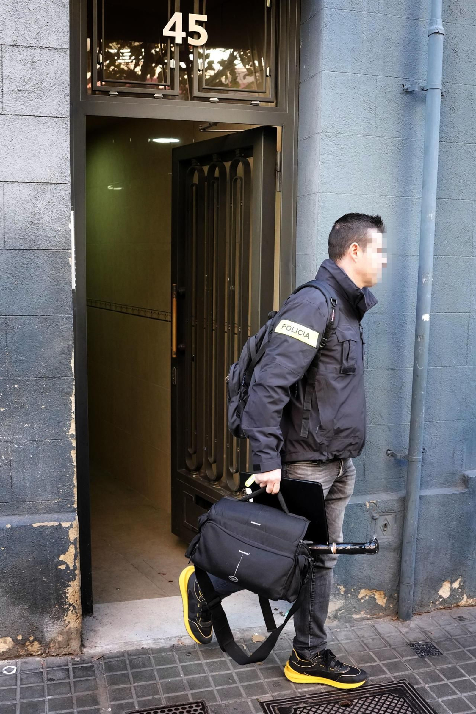 Los Mossos d'Esquadra han detenido a un hombre de 46 años acusado de matar a su pareja en el domicilio que compartían