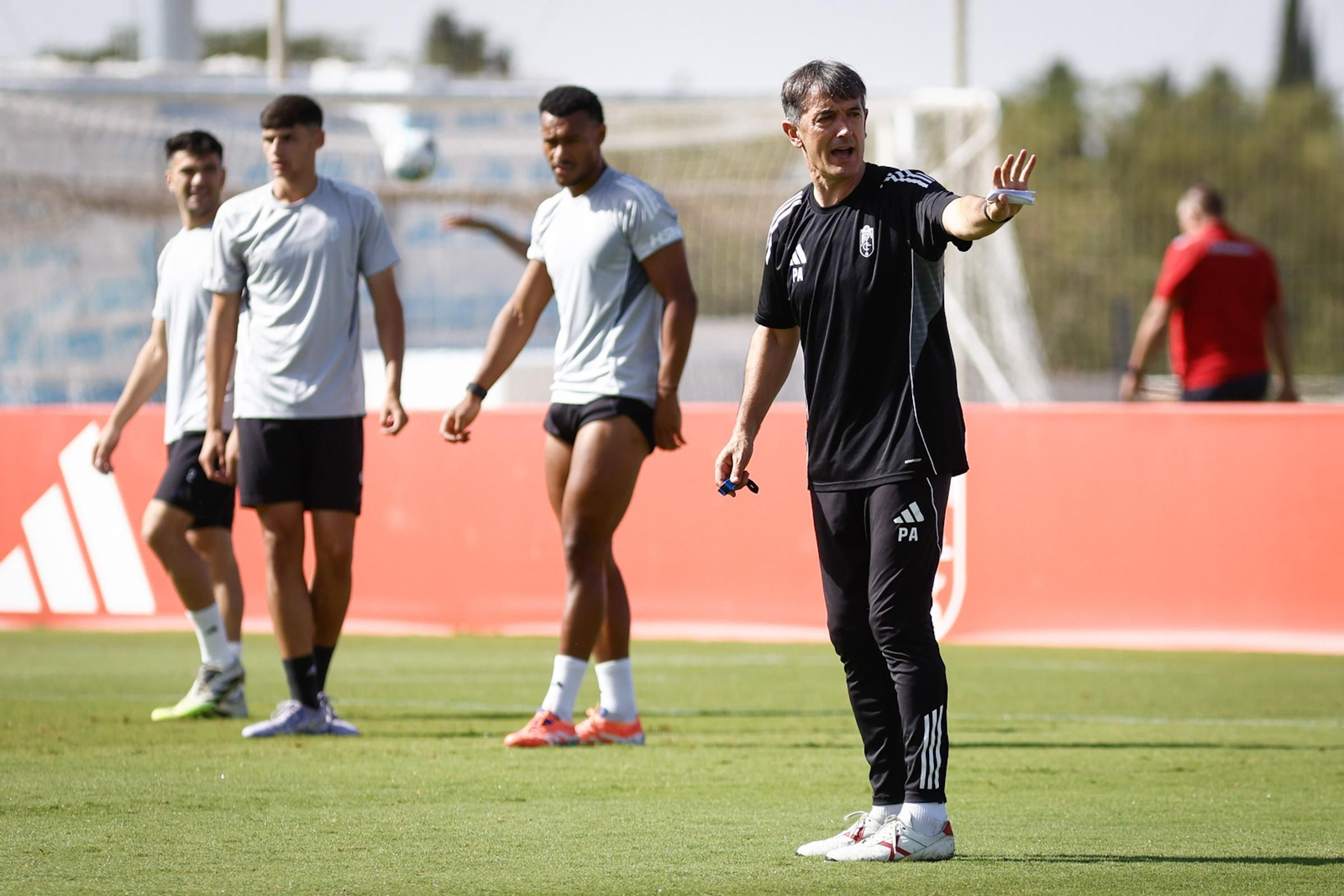 El entrenamiento con aficionados del Granada CF, en imágenes