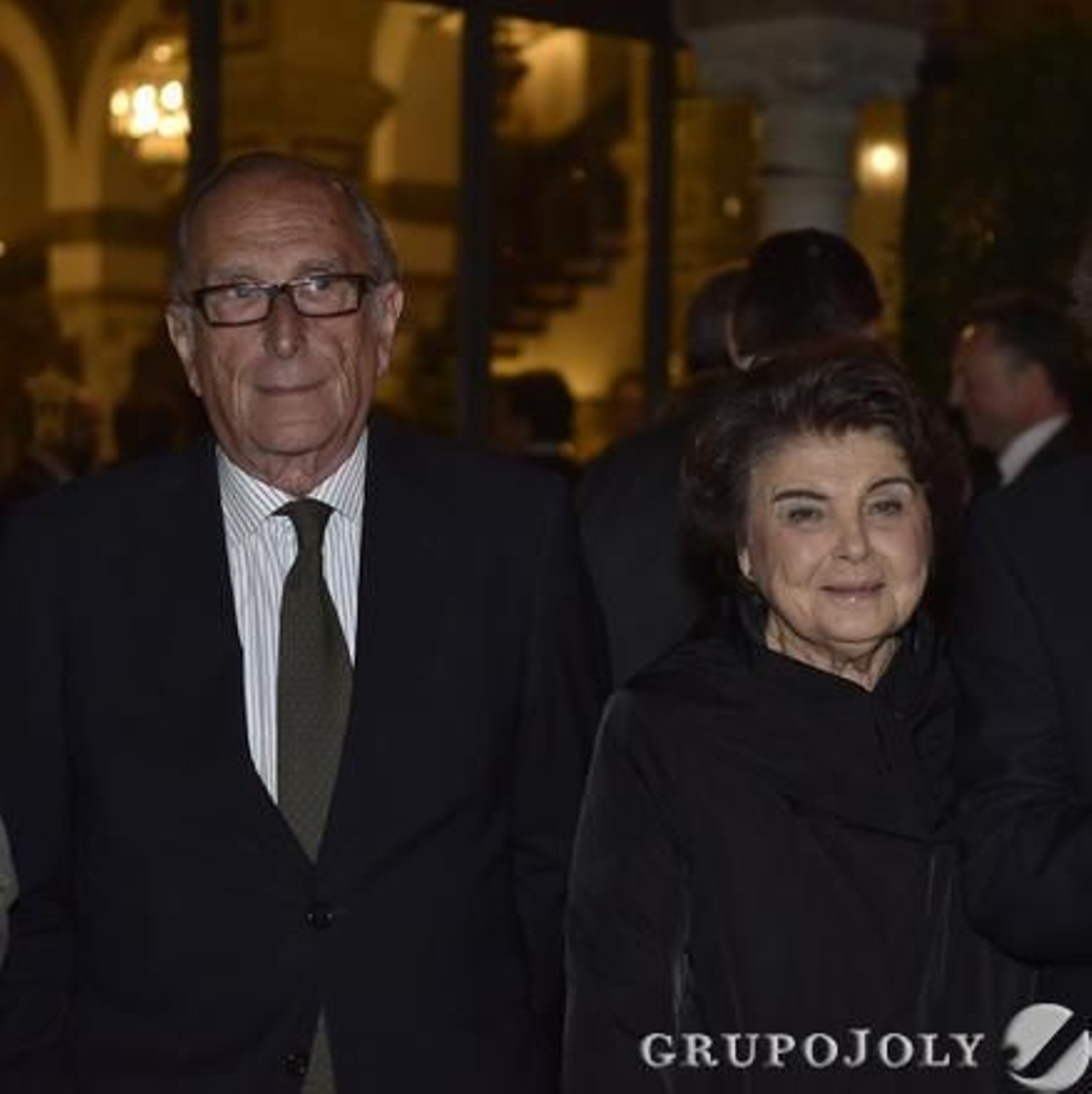 El pintor Manuel Salinas con Carmen Laffón.