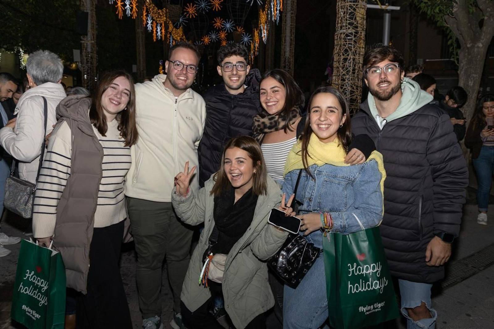 Jaén enciende su Navidad con sus habitantes echados a la calle
