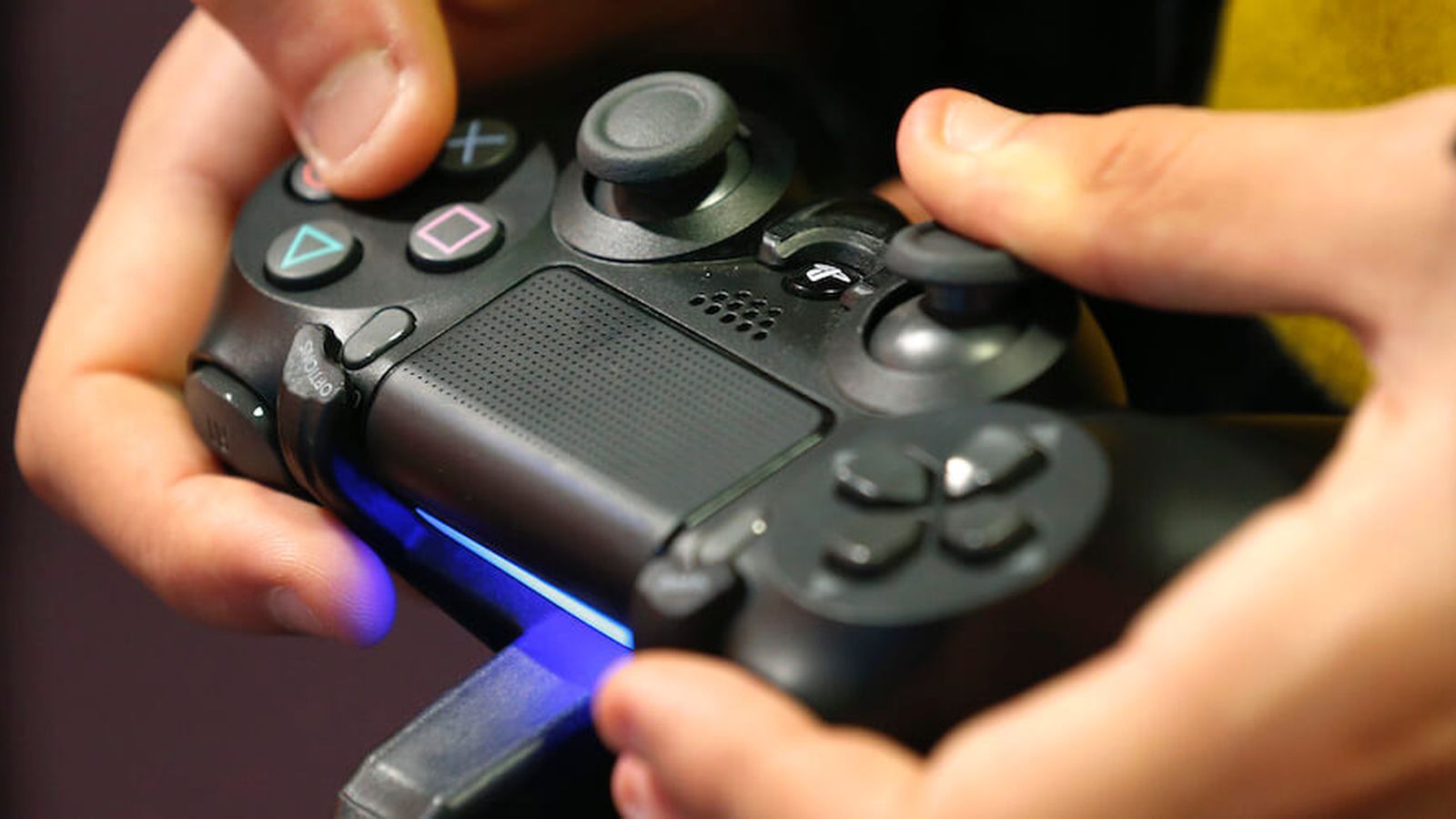 Mando de una consola de videojuegos.