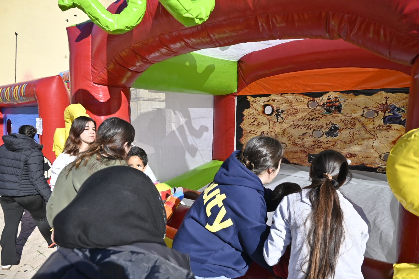 Las fotografías de los juegos de navidad para los niños de Pérez Cubillas