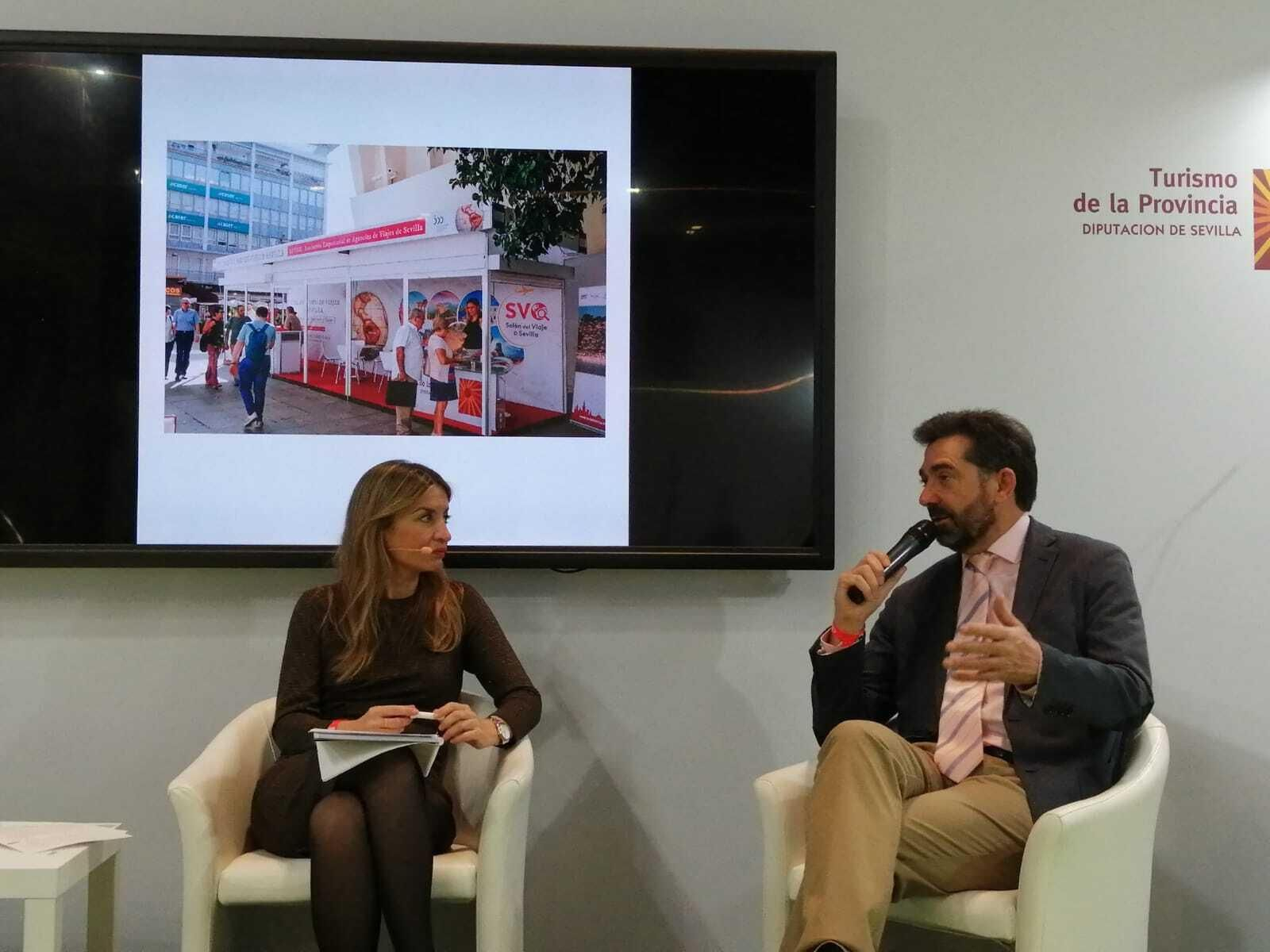 José Manuel Lastra participa en el magazine que se ha realizado en el stand de Sevilla en Fitur.