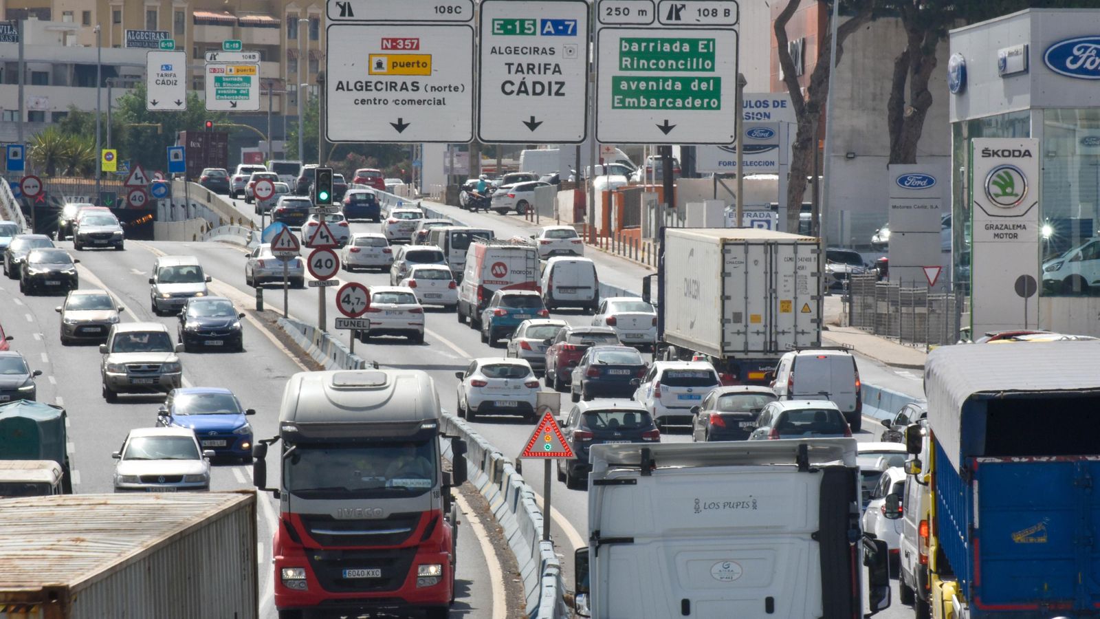 Un atasco a la entrada de Algeciras. Un atasco a la entrada de Algeciras.