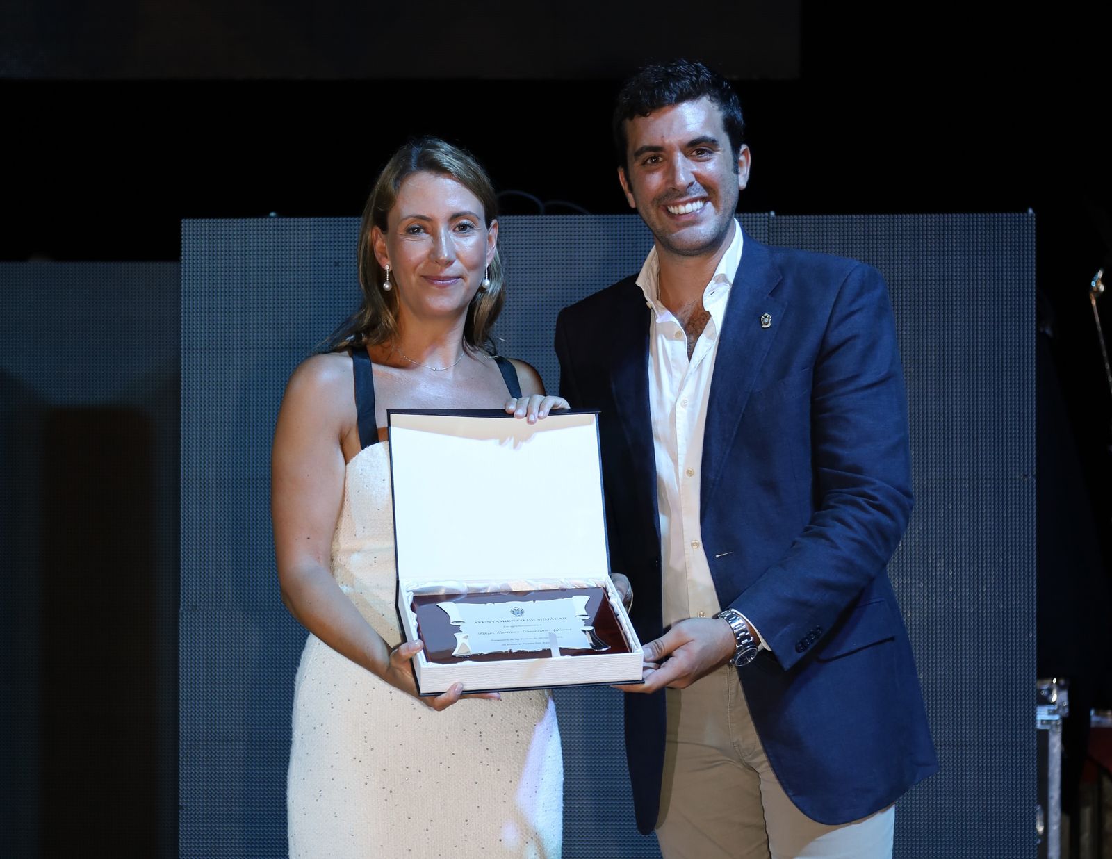 Pilar Martínez-Cosentino y Francisco García Cerdá, alcalde de Mojácar.