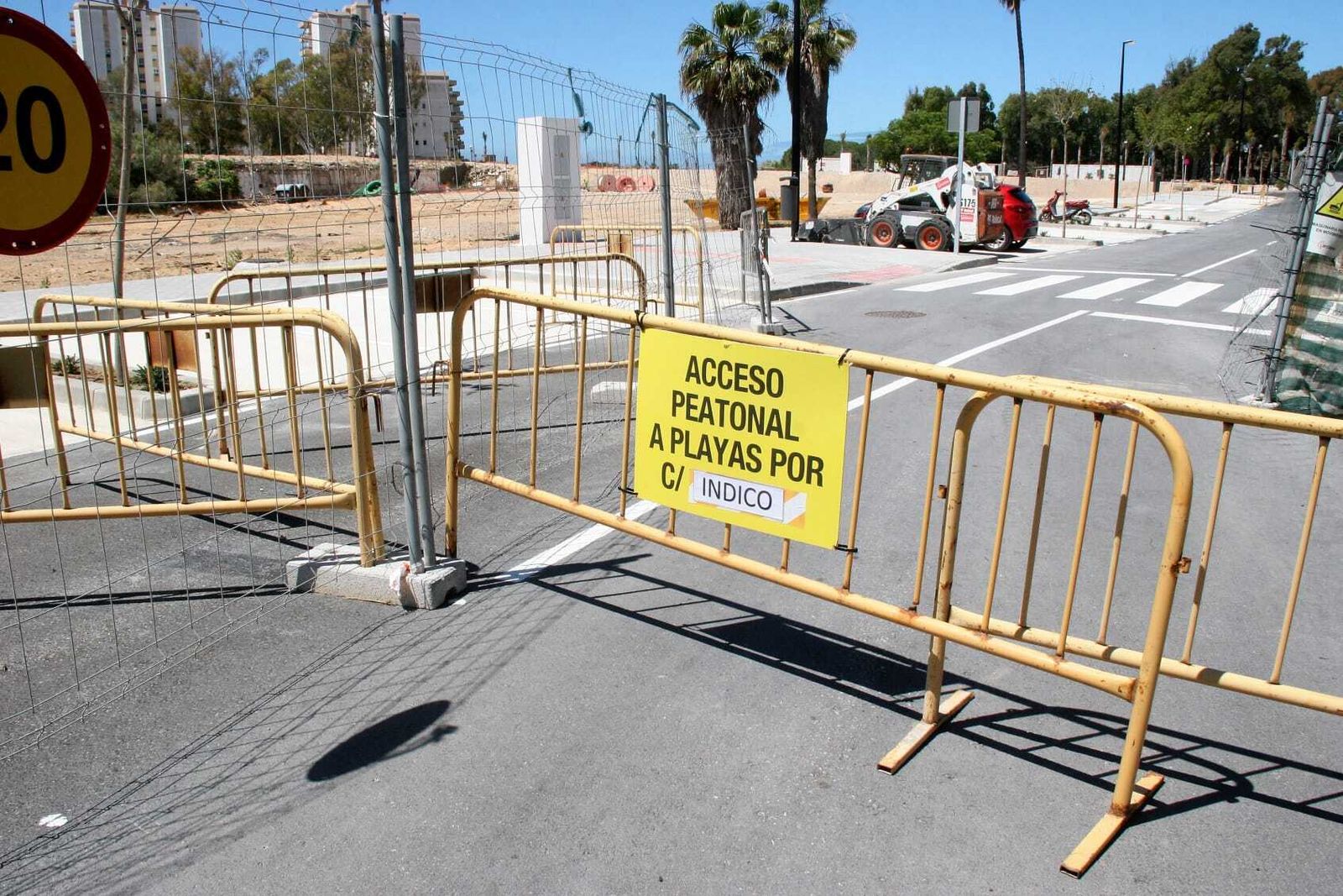 Una imagen de las obras de urbanización junto a los terrenos del antiguo Club Mediterráneo.