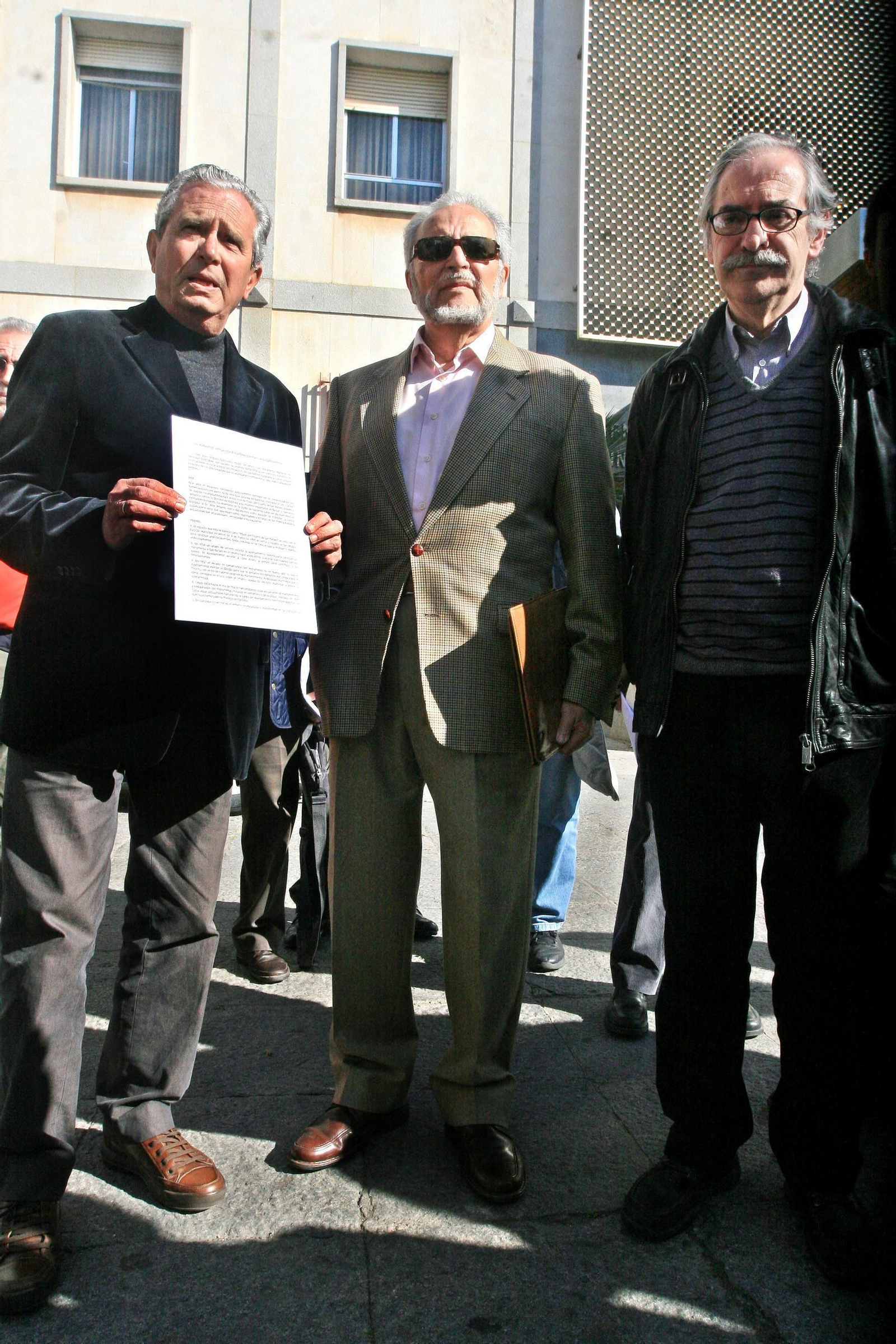 Herminio Trigo, Julio Anguita y Manuel Pérez.