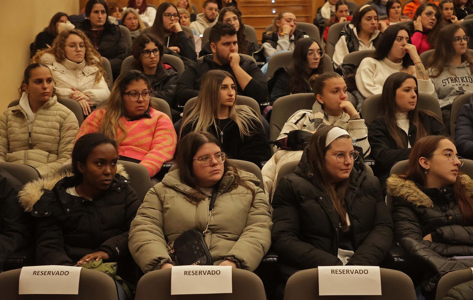 Fotos de la presentación de la película 'Tierra de Nadie' en colaboración con Coorinadora Alternativas en Algeciras