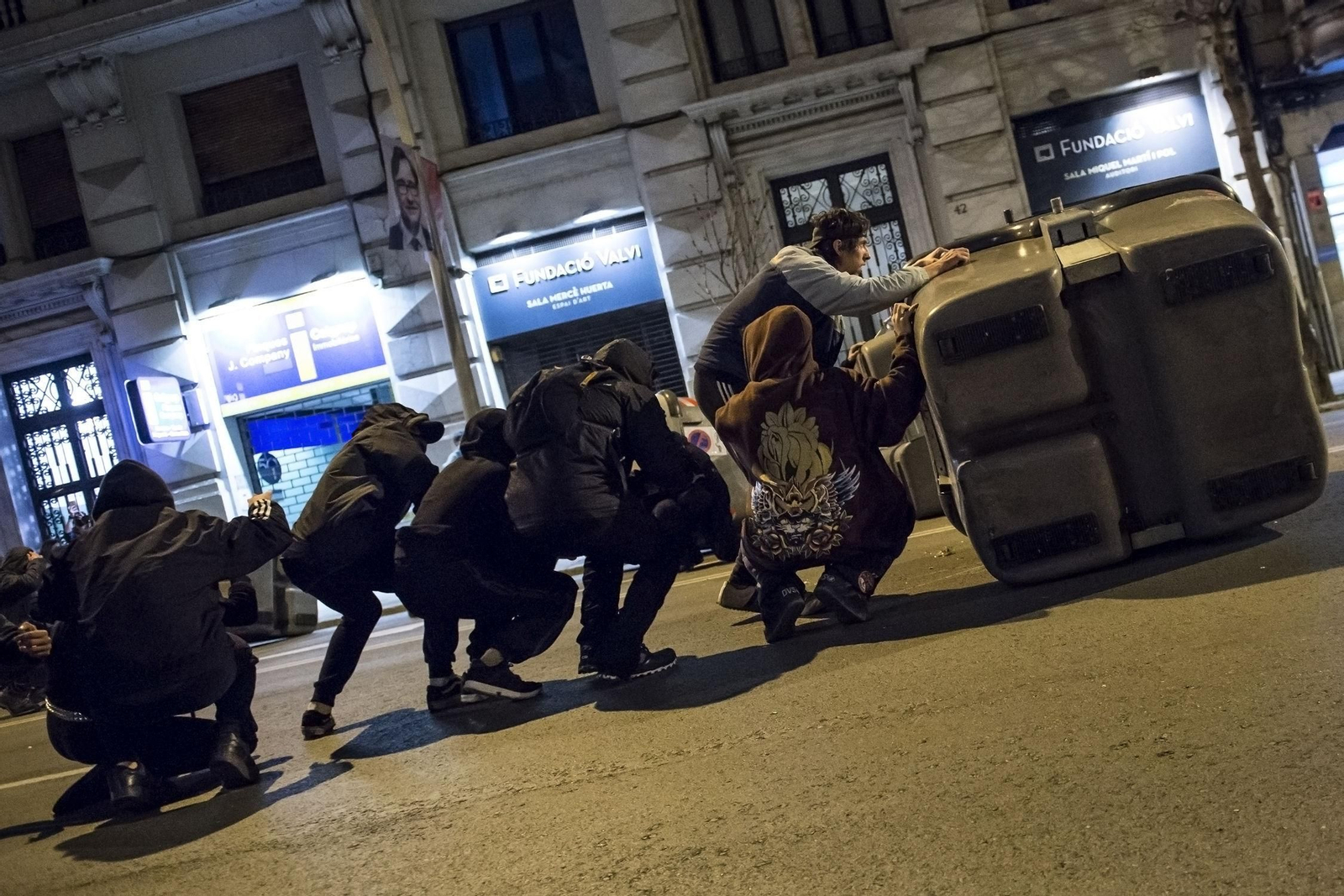 Las imágenes de los disturbios en Cataluña por el arresto de Pablo Hasel