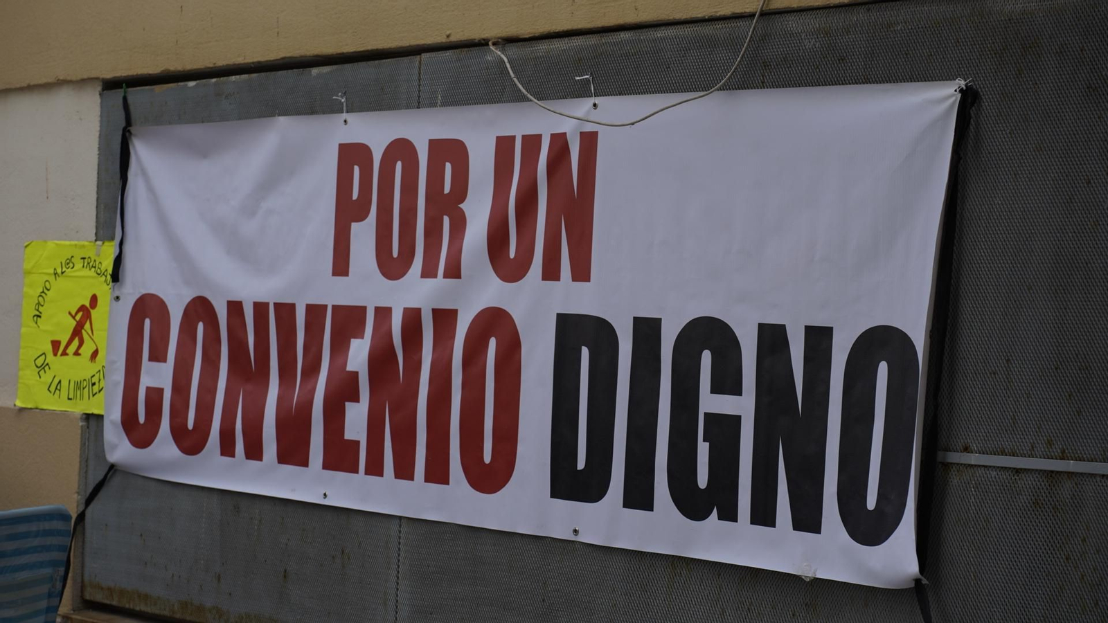 Fotos de la huelga de limpieza en el Hospital Punta de Europa de Algeciras