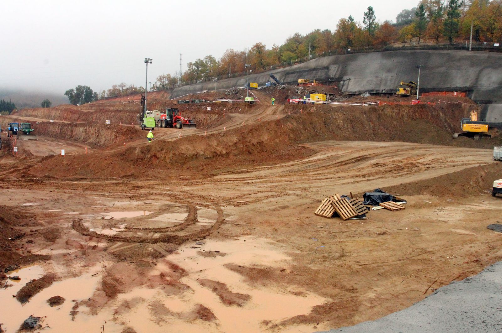 Imágenes de la colocación de la primera piedra de la planta de ElPozo en Jabugo.