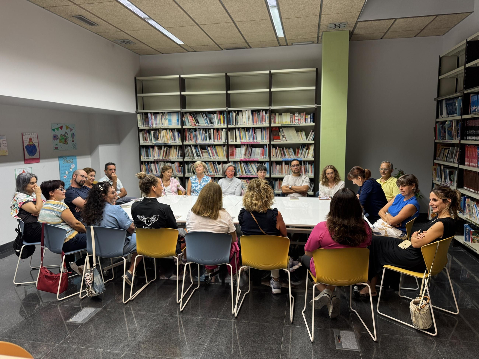 Reunión de un Club de Lectura en El Ejido.