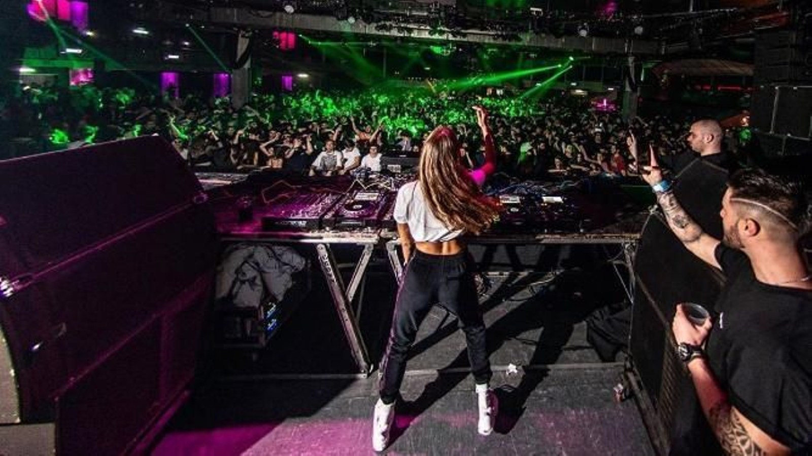 La modelo y deejay Chelina Manuhutu, cabeza de cartel de Jaén Green Sound, durante una sesión.