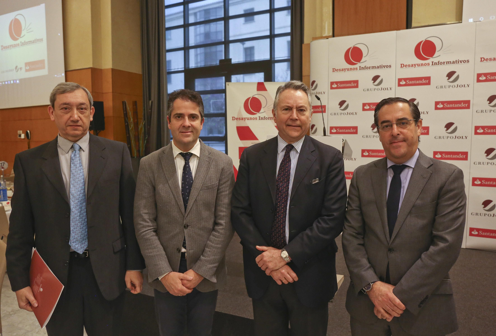 Las imágenes del desayuno-coloquio con Rafael Domínguez de Gor