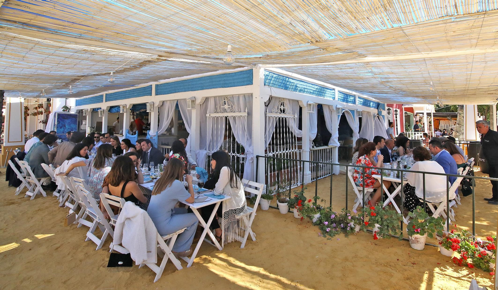 Imágenes del  alumbrado y ambiente en la Feria