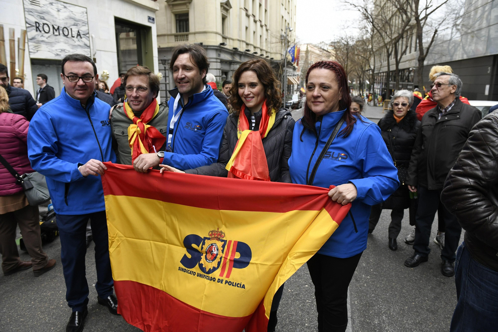 Las imágenes de la manifestación en Madrid de PP, Cs y Vox en contra del Gobierno