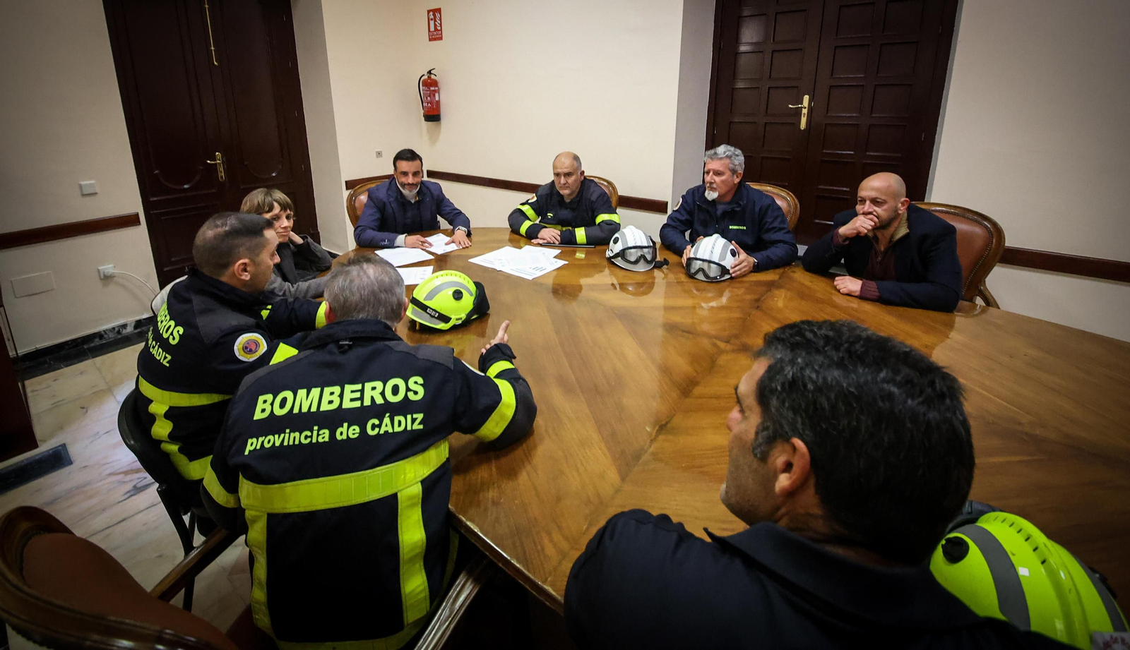 Los bomberos de Jerez marchan hasta el Ayuntamiento