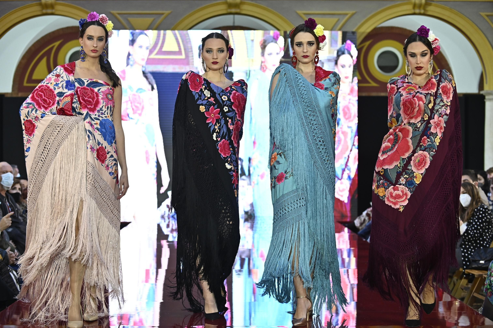 El desfile de Ángeles Espinar y Maite Cárdenas en Pasarela Huelva Flamenca 2022, todas las fotos