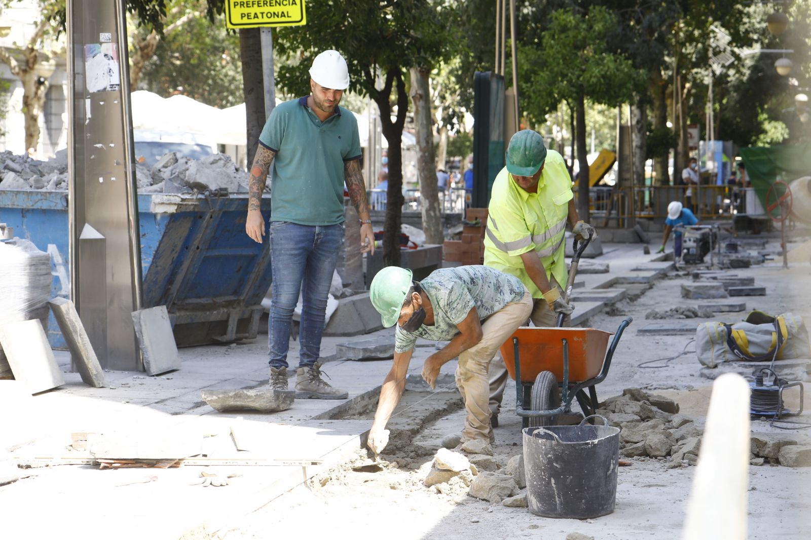Trabajos de asfaltado en el bulevar del Gran Capitán.