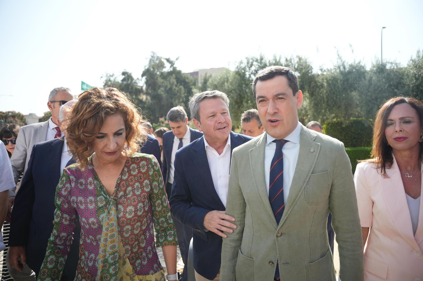 María Jesús Montero y Juanma Moreno en la primera piedra de la Línea 3 del Metro de Sevilla.