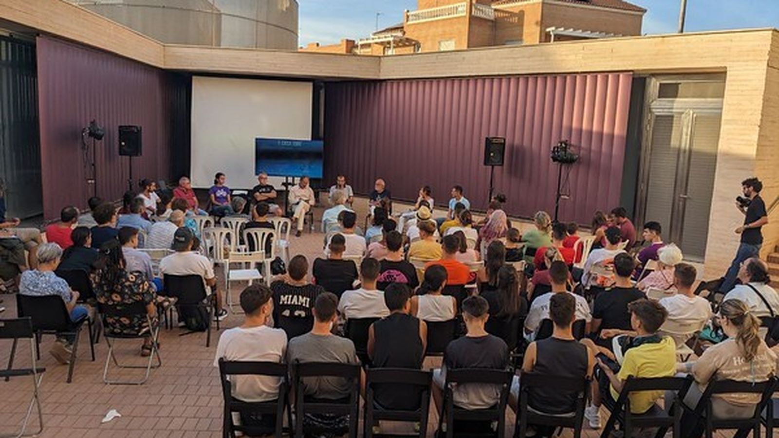 Mesa redonda sobre movilidad sostenible celebrada este jueves en Almería.