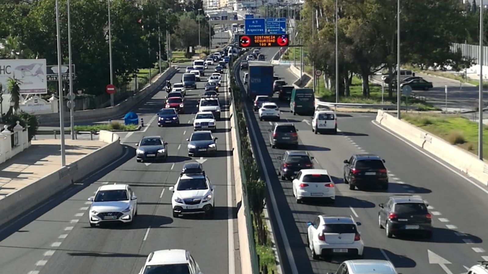 La Autovía del Mediterráneo A-7 a su paso por San Pedro Alcántara.