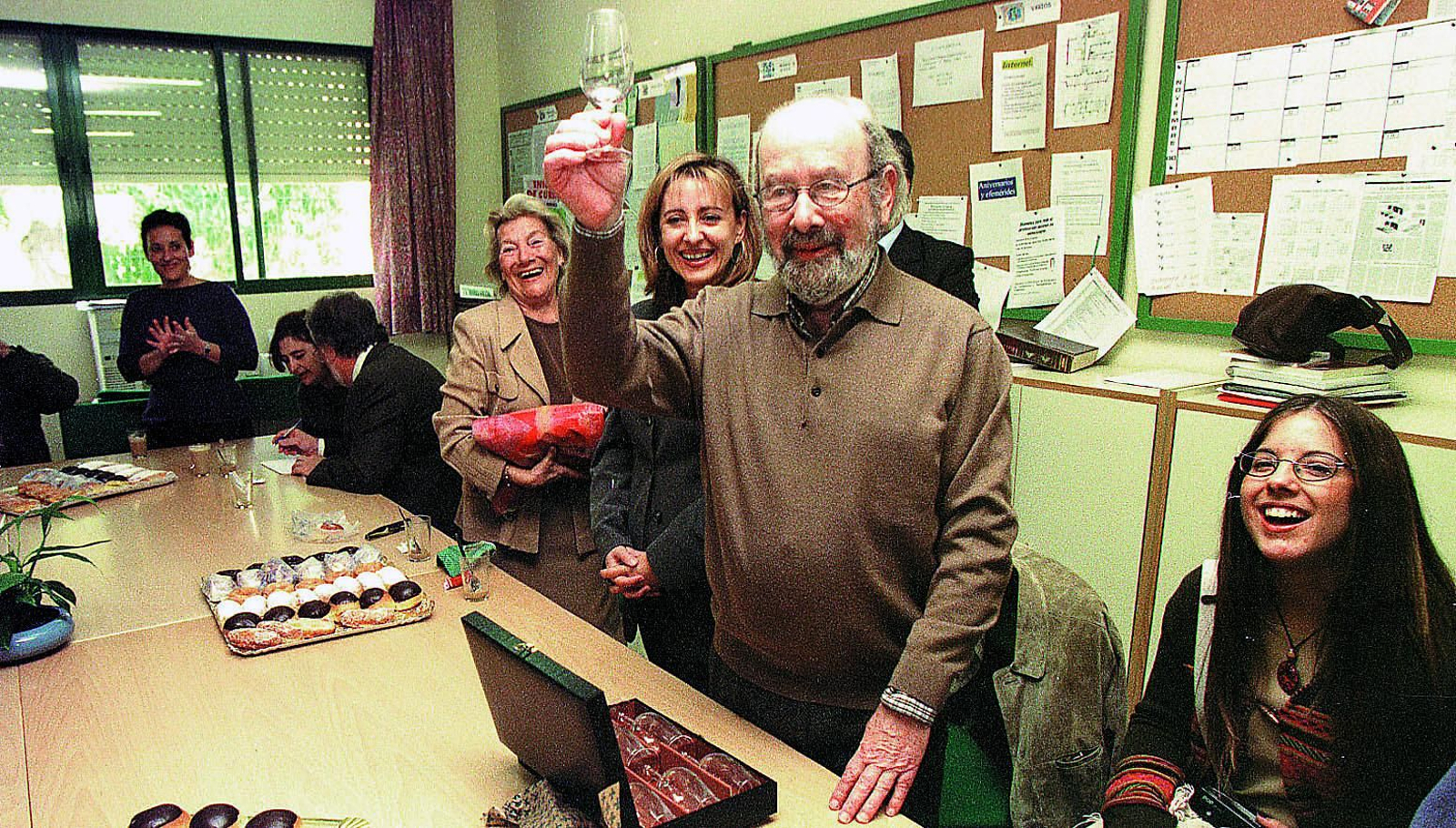 La vida de Caballero Bonald, en imágenes