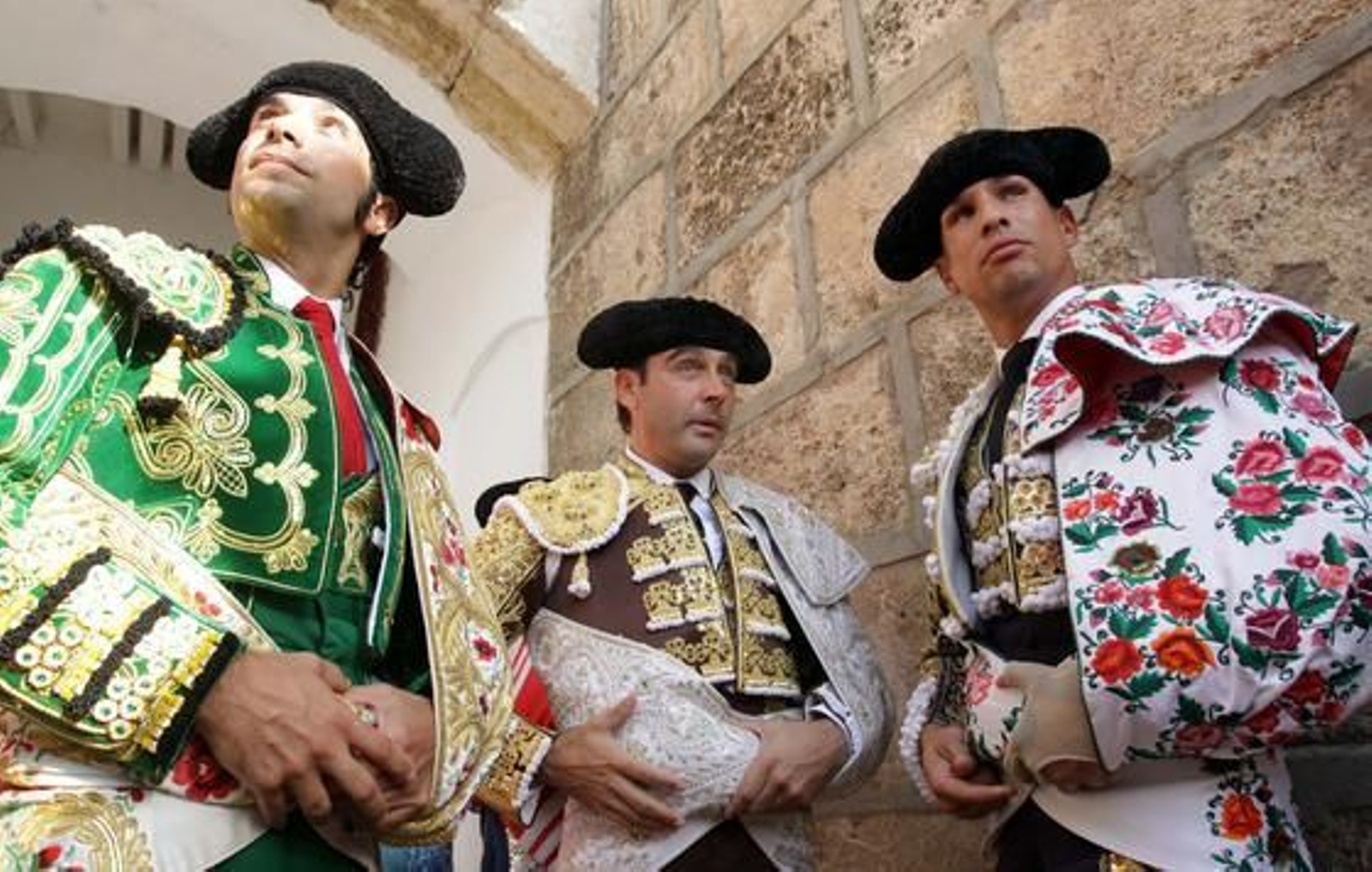 La terna al completo, en los prolegómenos. 

Foto: Migue Fernandez