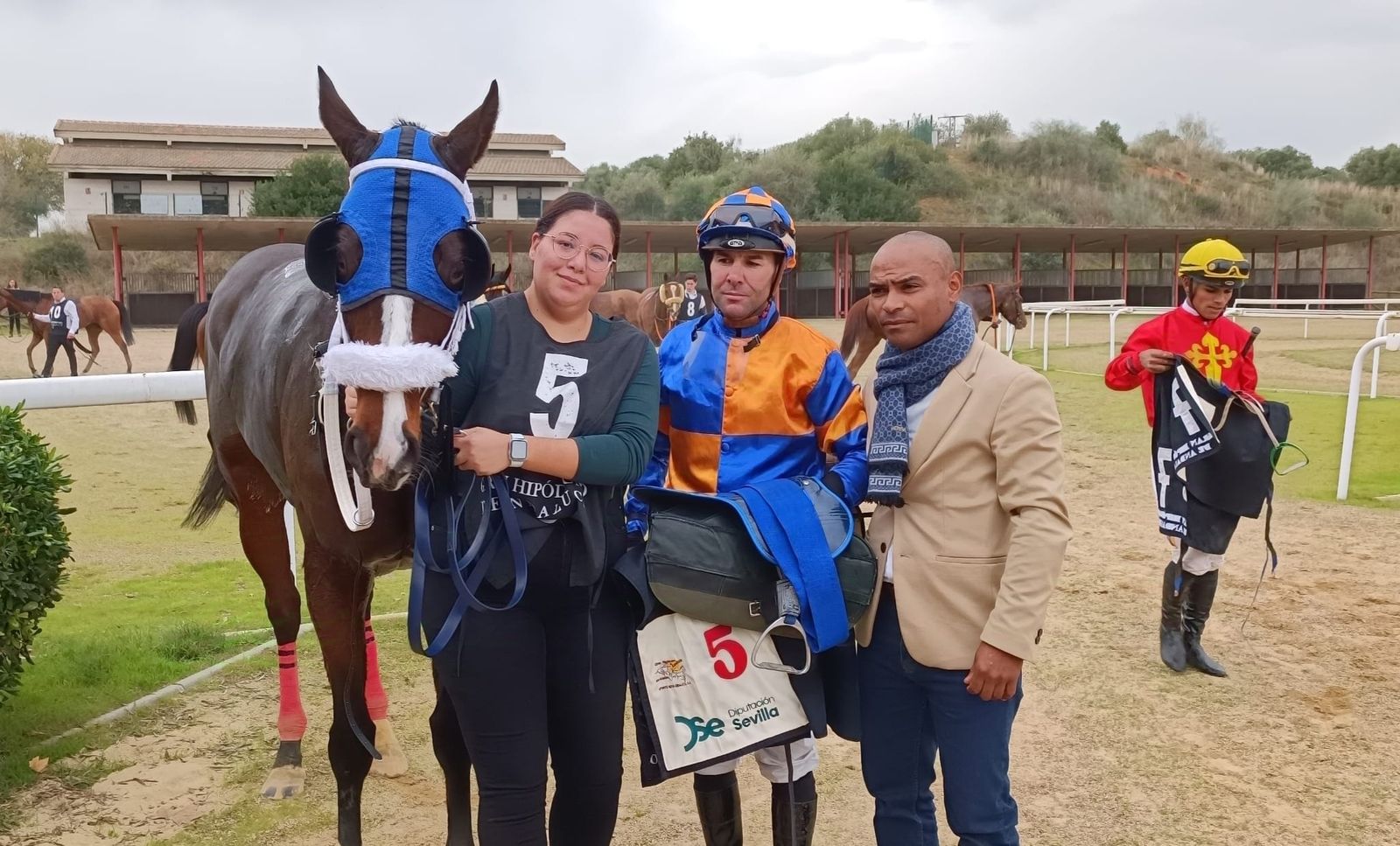 Vanacek posa tras uno de sus cuatro triunfos de la mañana en Dos Hermanas.