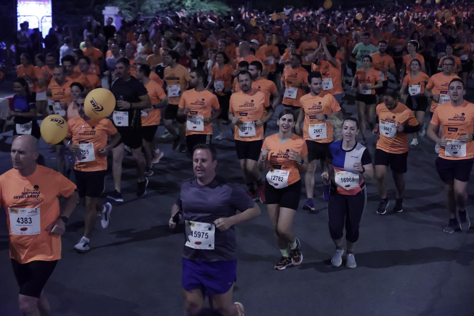 Búscate en la Carrera Nocturna de Sevilla (1)