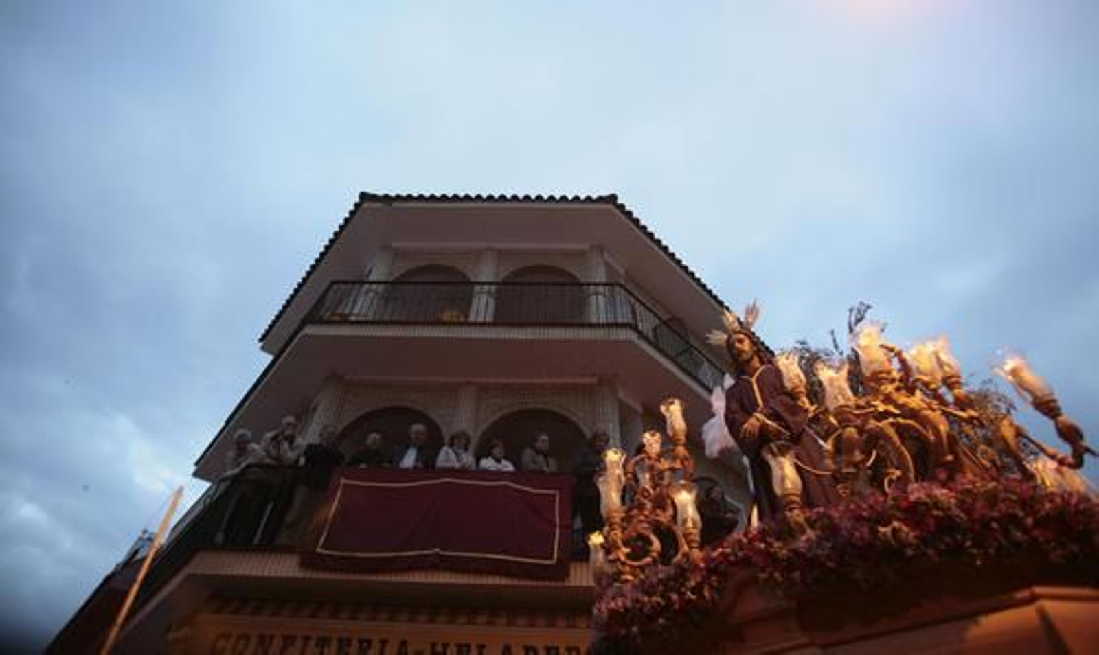 Salida de la Hermandad de Bellavista. / Juan Carlos Muñoz