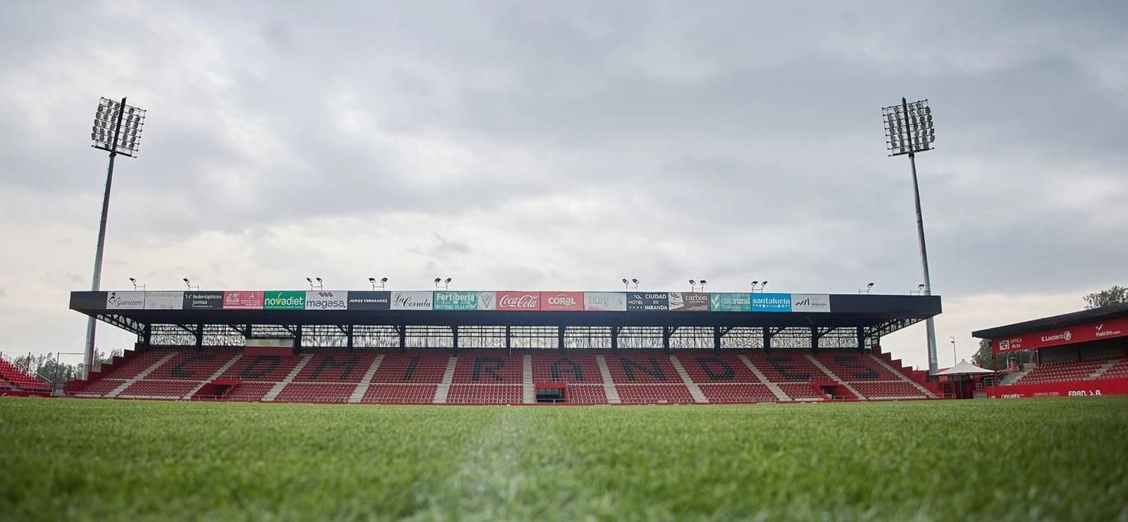 Estadio Anduva, donde el Mirandés ejerce de local.