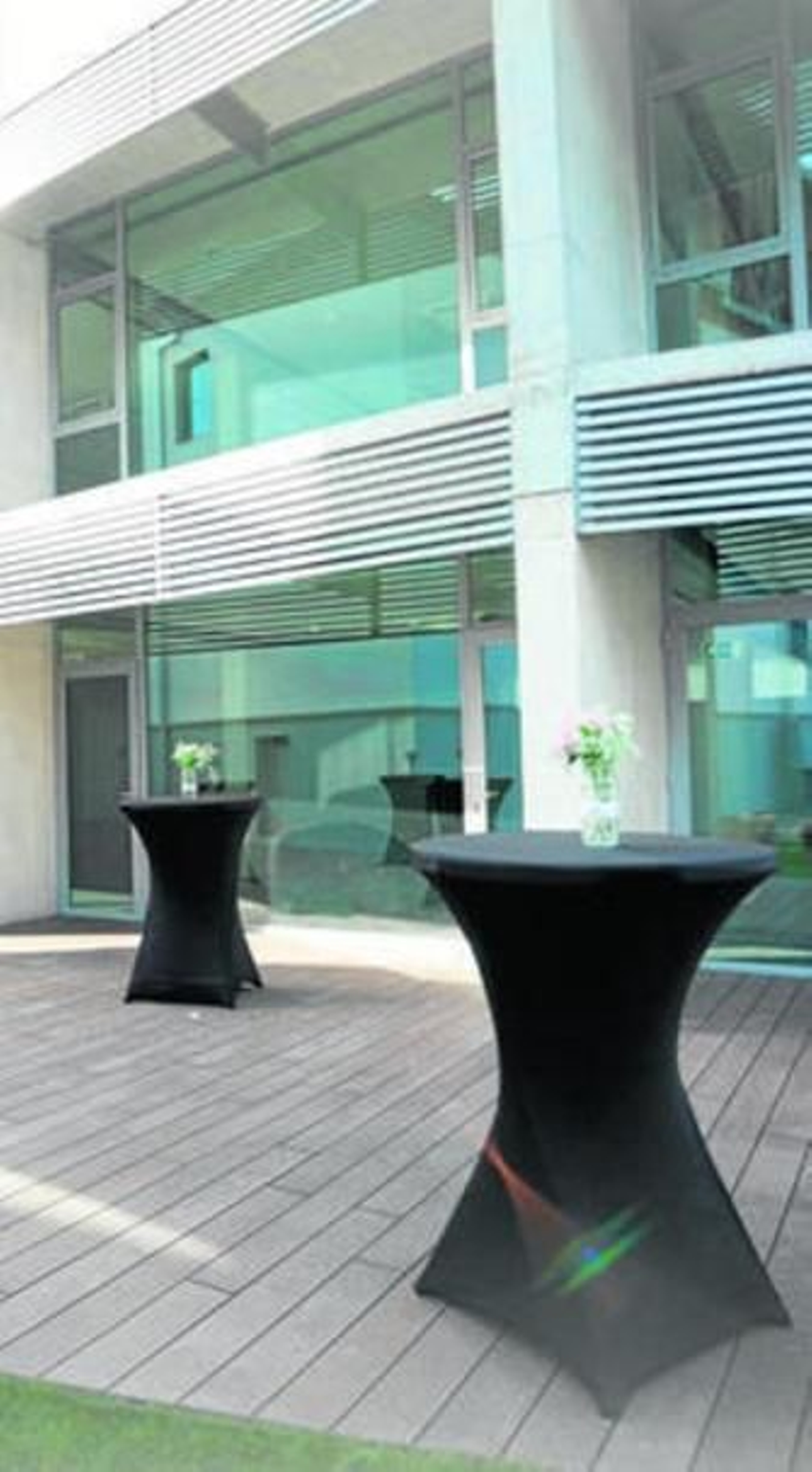 Edificio de cristal anexo al Palacete del Carmen.