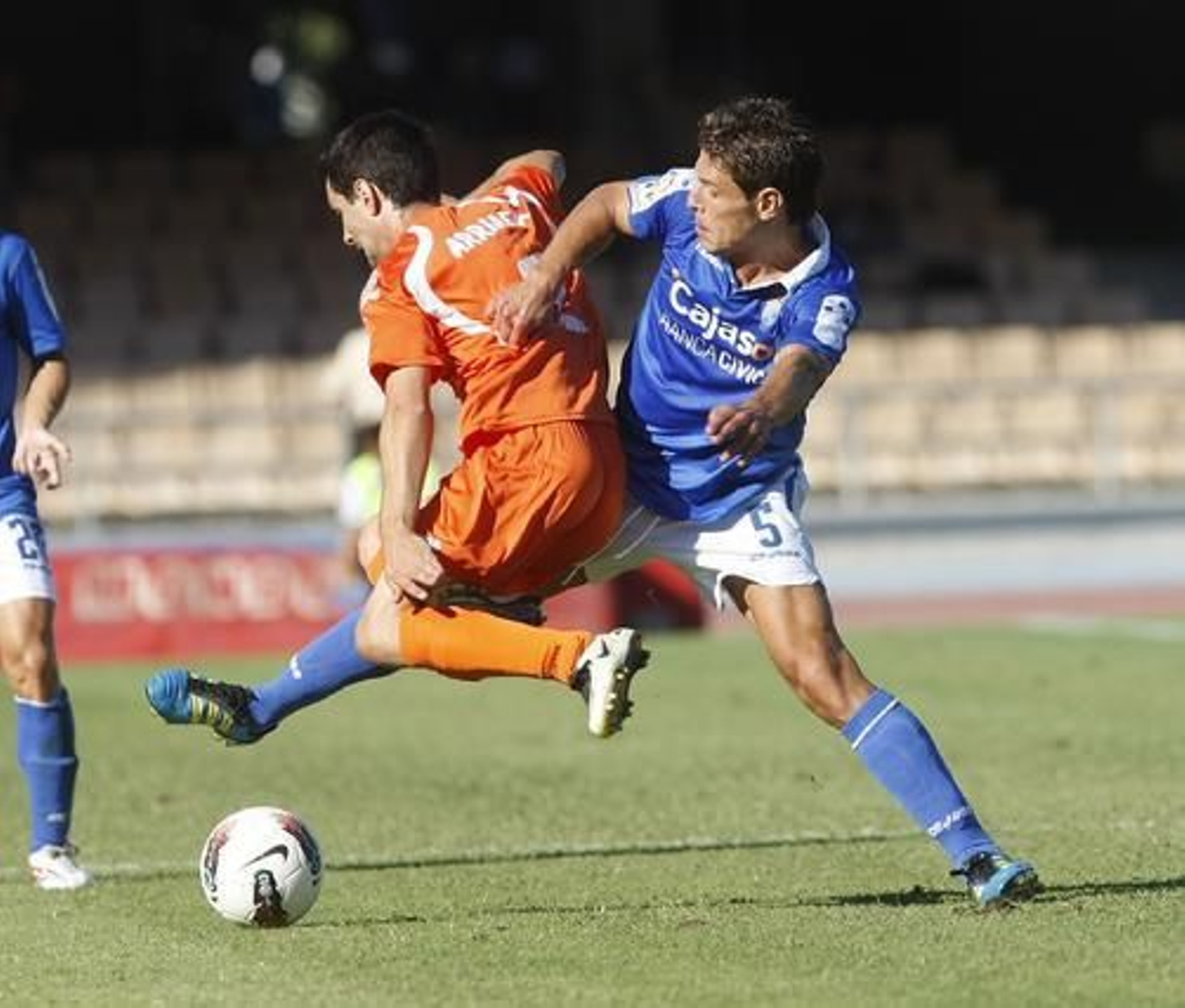 Barber tuvo que multiplicarse para frenar a sus oponentes tanto en el centro del campo como haciendo de central.

Foto: Juan Carlos Toro