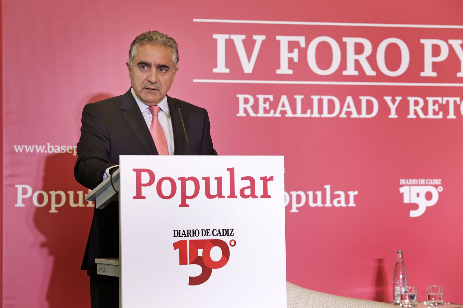 Luis Marín, director regional de Andalucía del Banco Popular, ayer, despidiendo el IV Foro Pyme en el Parador de Cádiz.