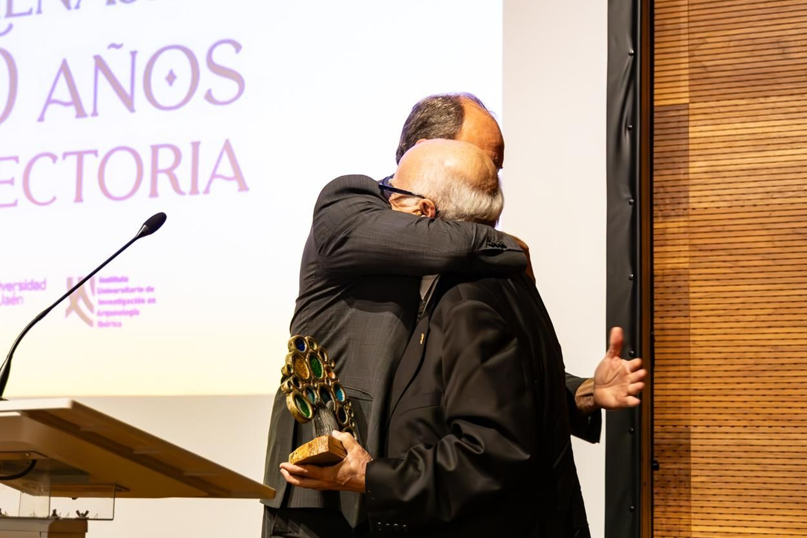 Asi ha sido el homenaje a Arturo Ruiz.